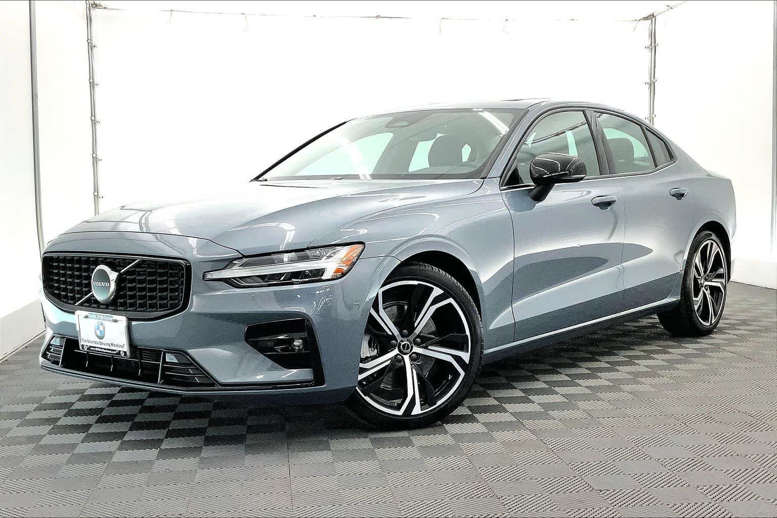 2024 Volvo S60 Core Dark Theme