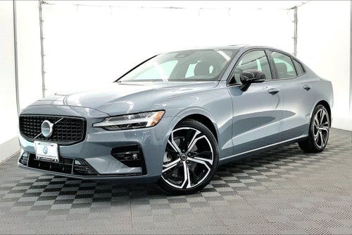 2024 Volvo S60 Core Dark Theme