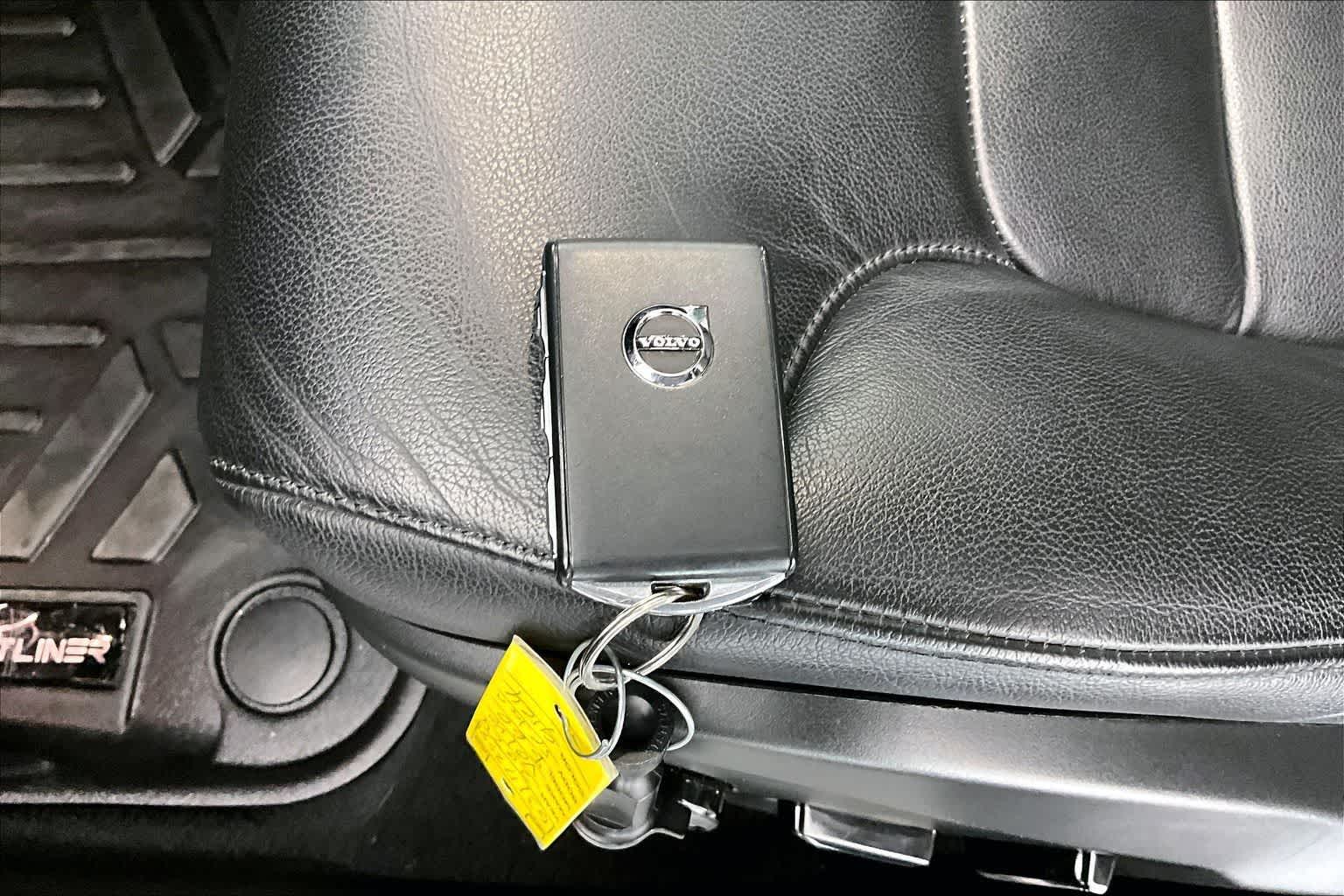 2024 Volvo S60 Core Dark Theme