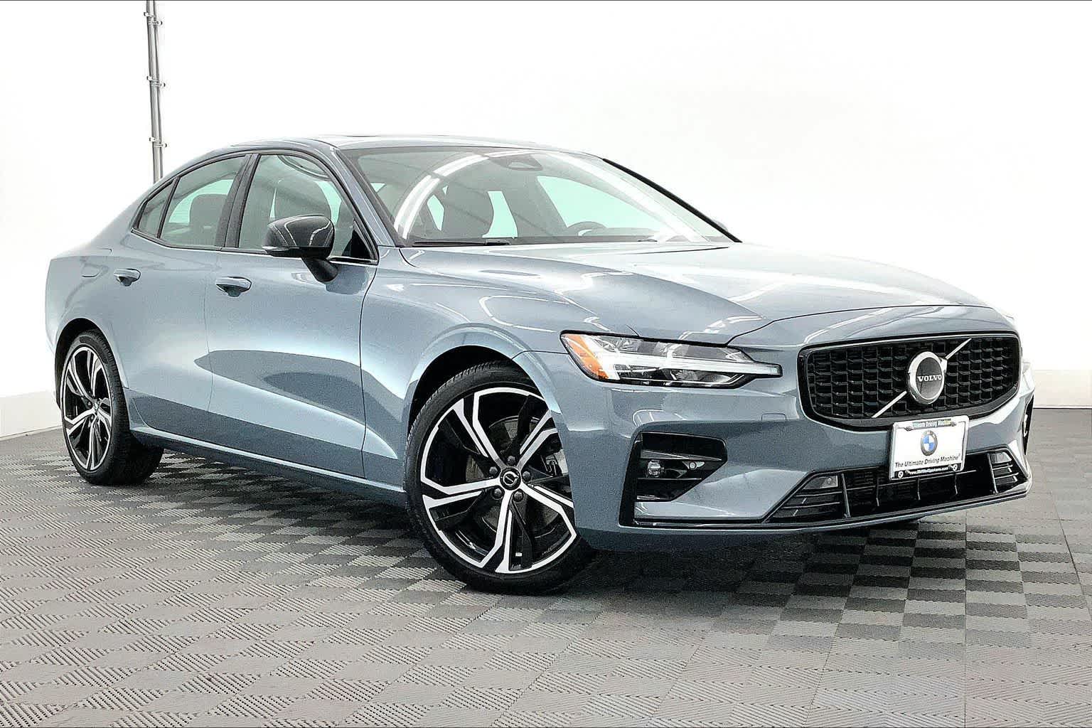 2024 Volvo S60 Core Dark Theme