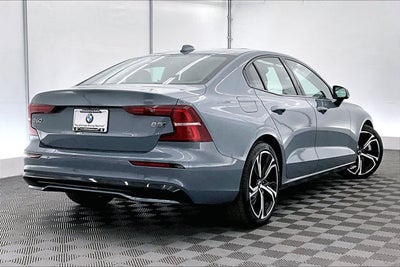 2024 Volvo S60 Core Dark Theme