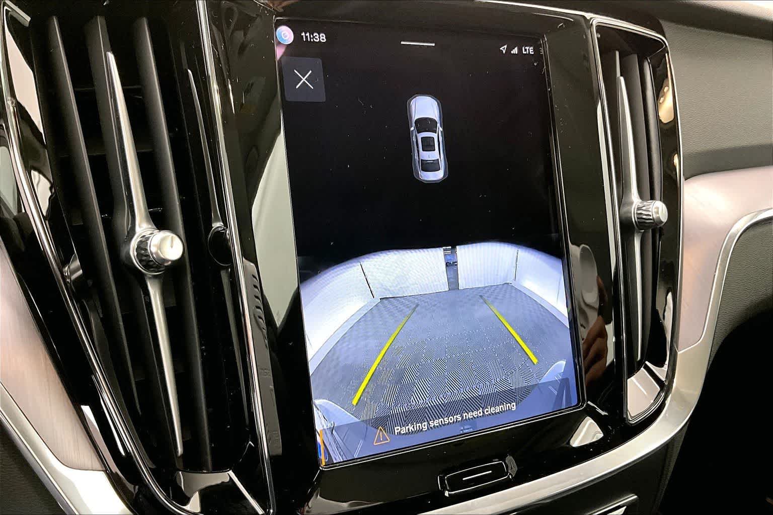 2024 Volvo S60 Core Dark Theme