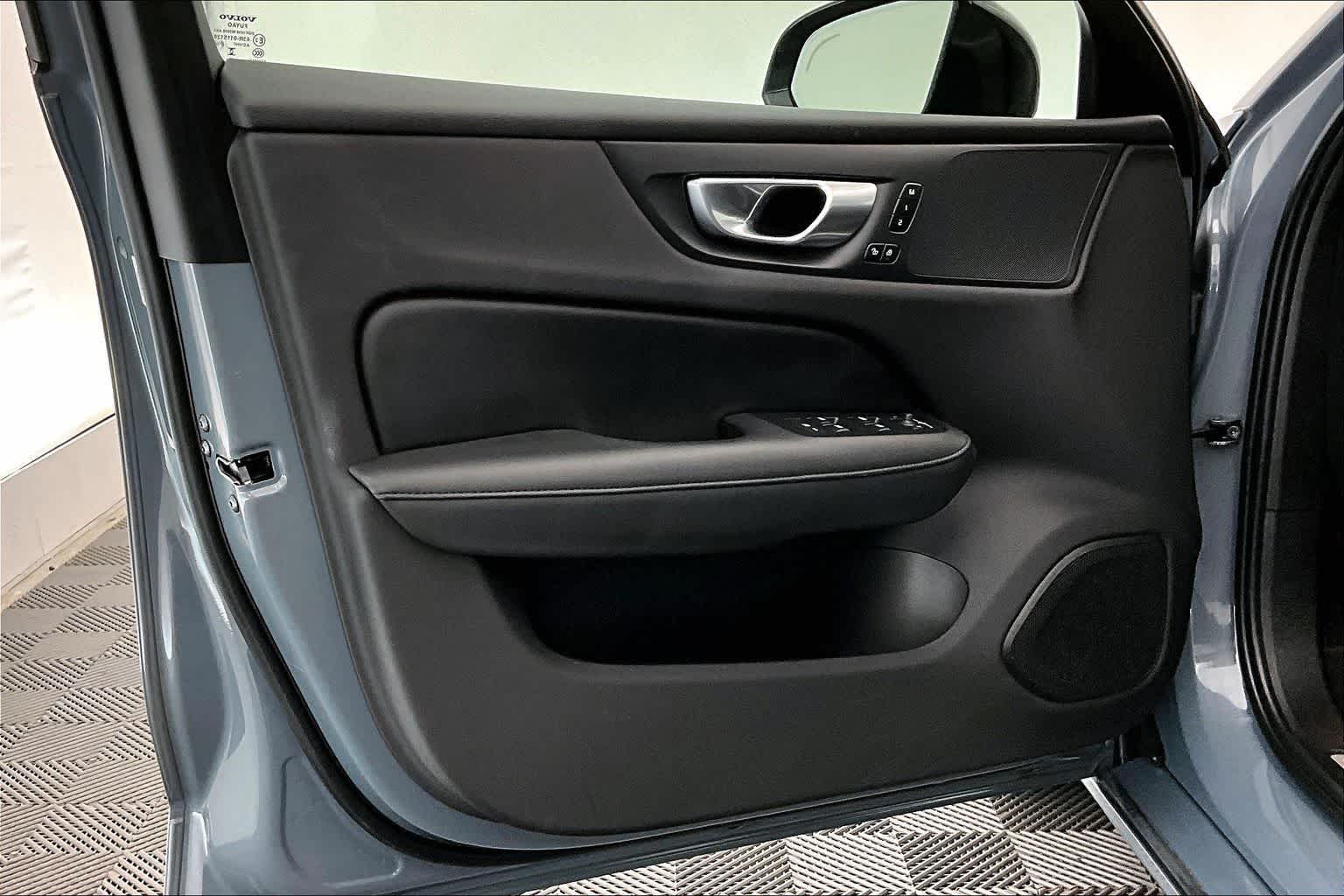 2024 Volvo S60 Core Dark Theme