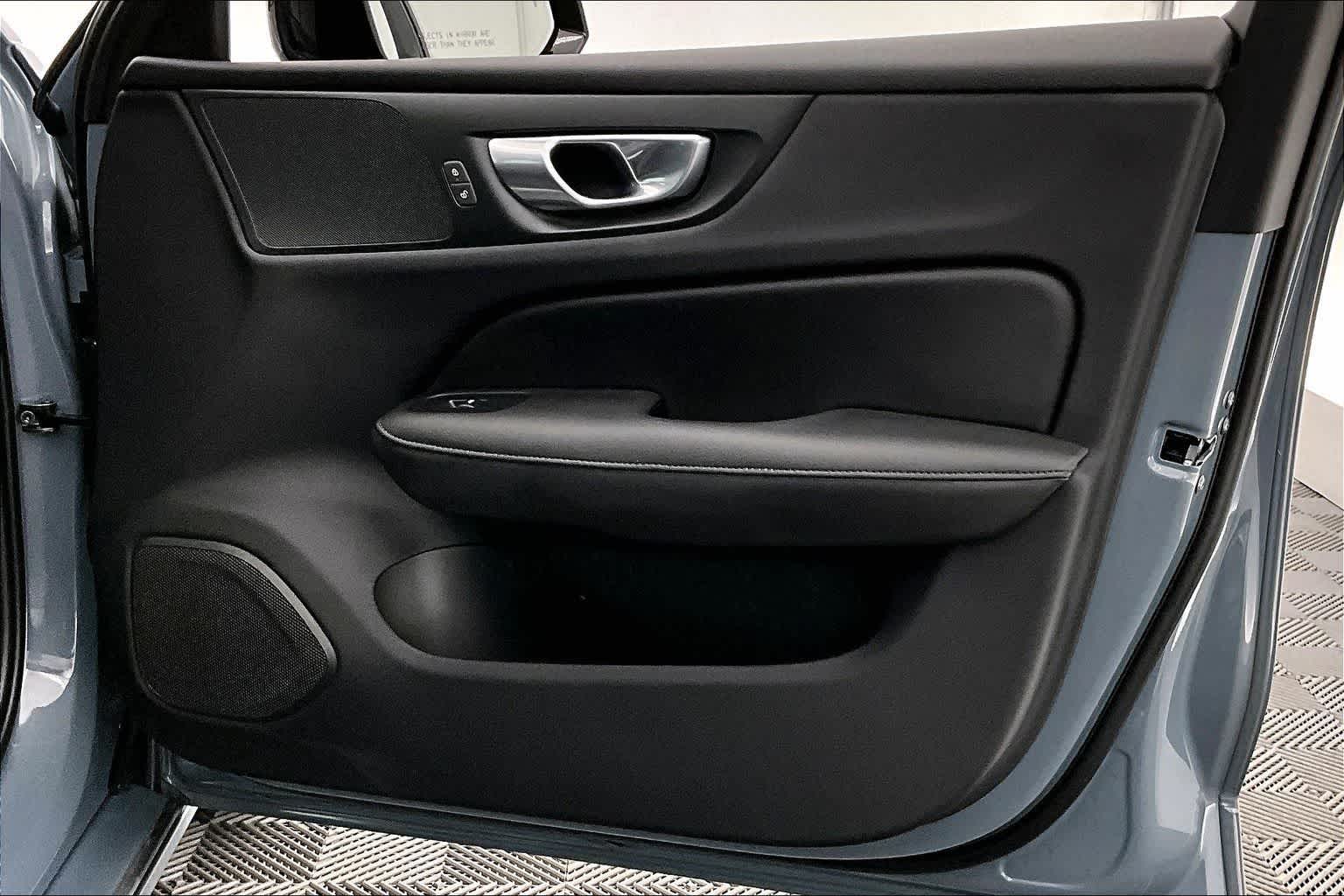 2024 Volvo S60 Core Dark Theme
