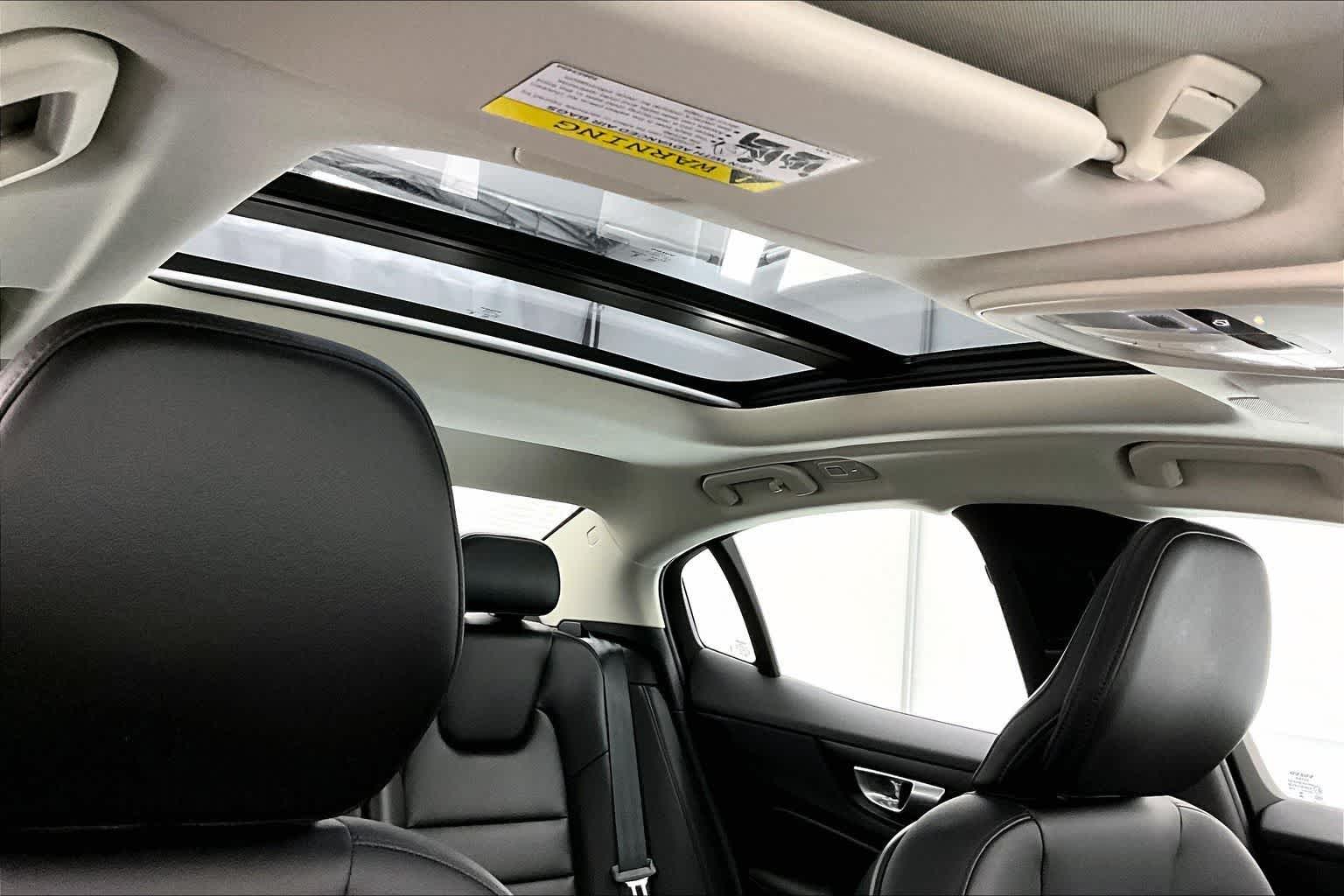 2024 Volvo S60 Core Dark Theme