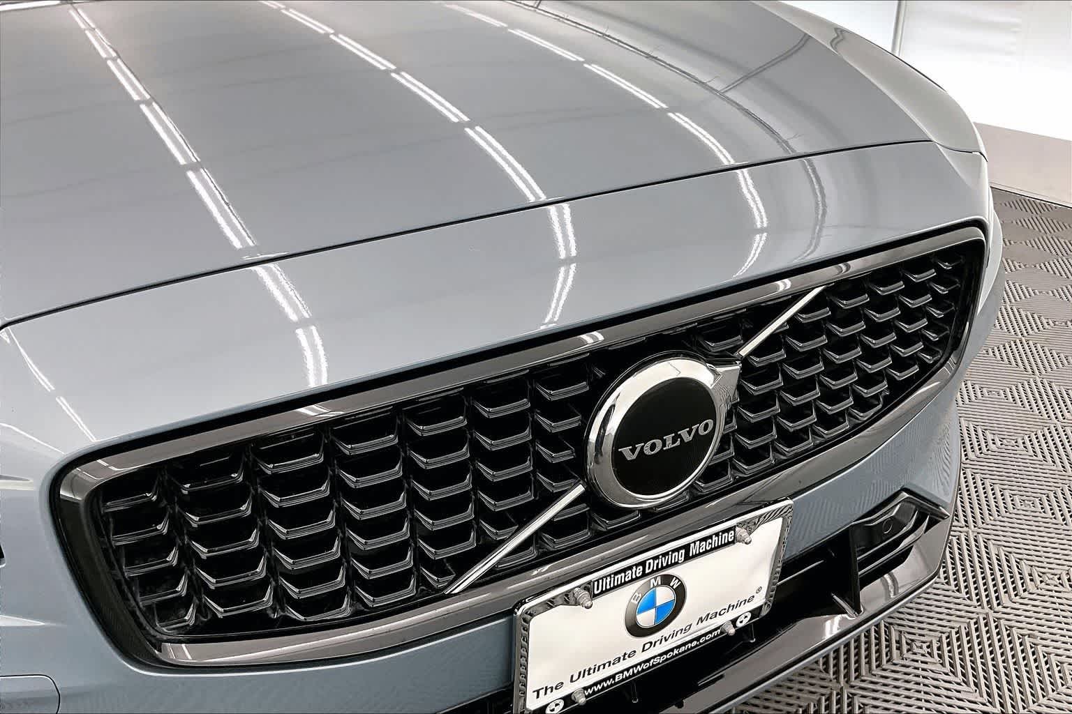 2024 Volvo S60 Core Dark Theme
