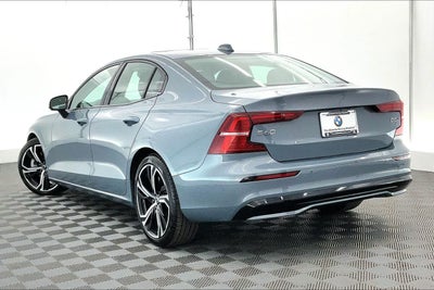 2024 Volvo S60 Core Dark Theme