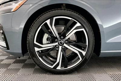 2024 Volvo S60 Core Dark Theme