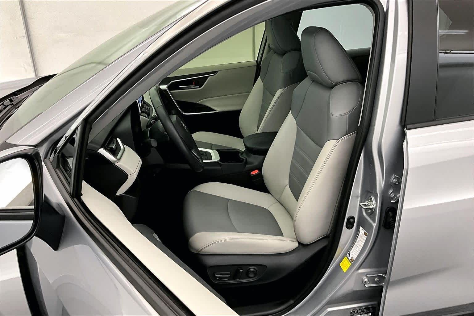 2025 Toyota RAV4 Hybrid XLE Premium