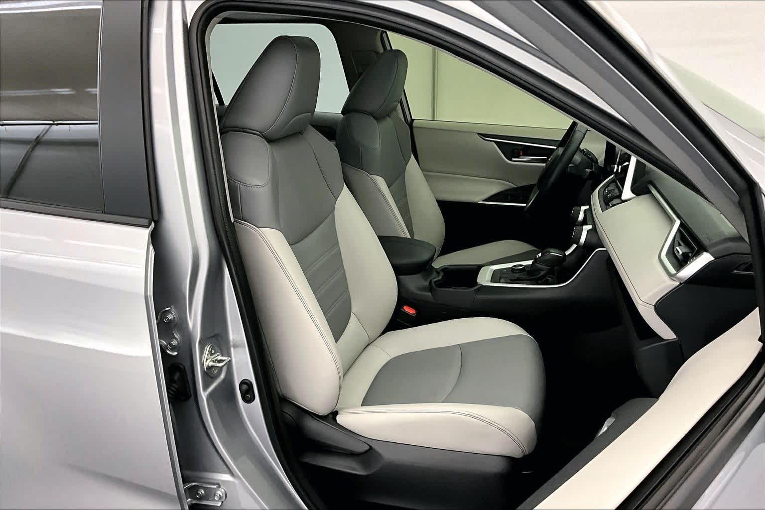 2025 Toyota RAV4 Hybrid XLE Premium