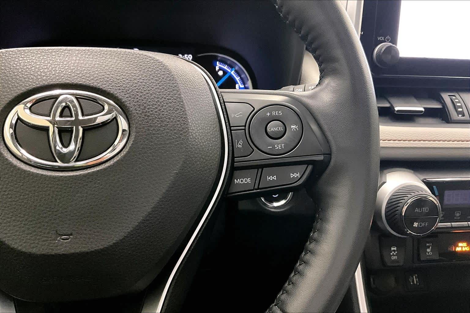 2025 Toyota RAV4 Hybrid XLE Premium