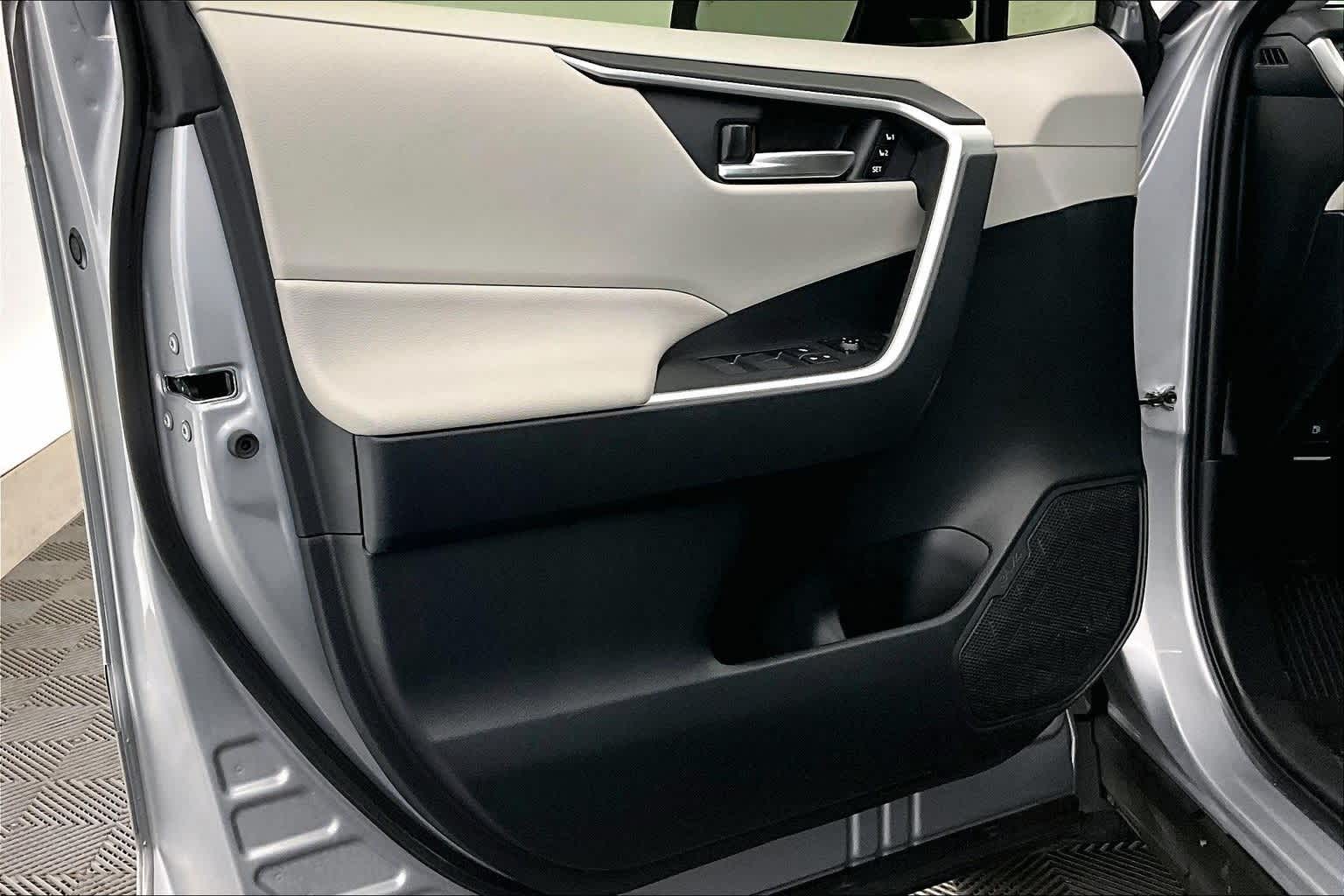 2025 Toyota RAV4 Hybrid XLE Premium