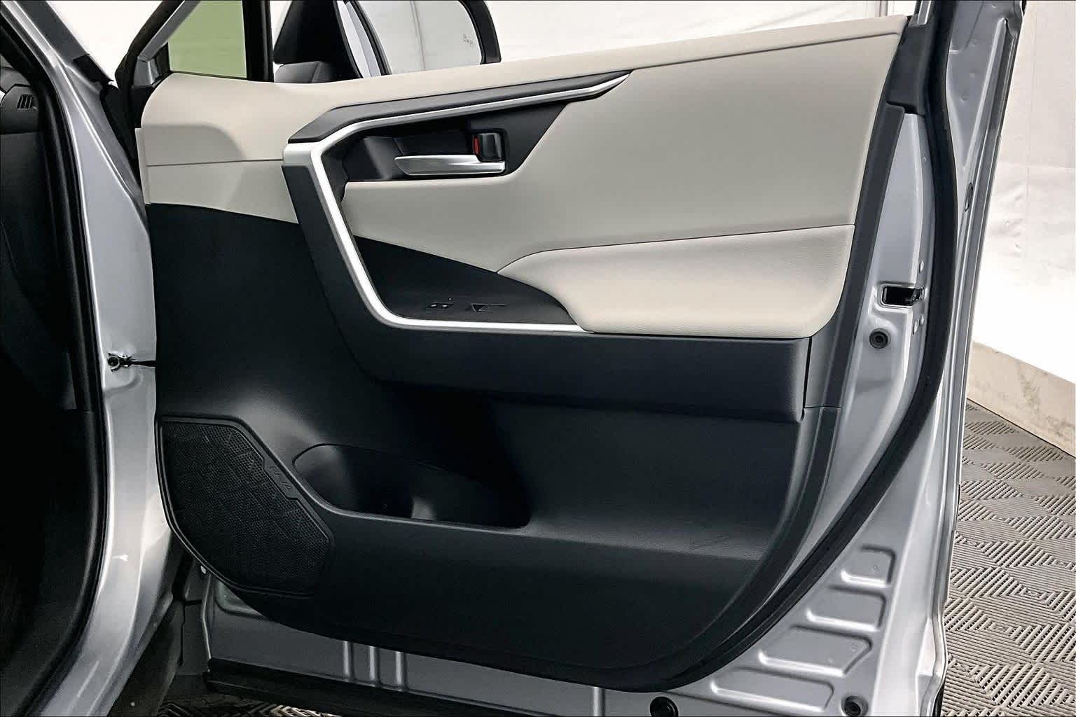 2025 Toyota RAV4 Hybrid XLE Premium