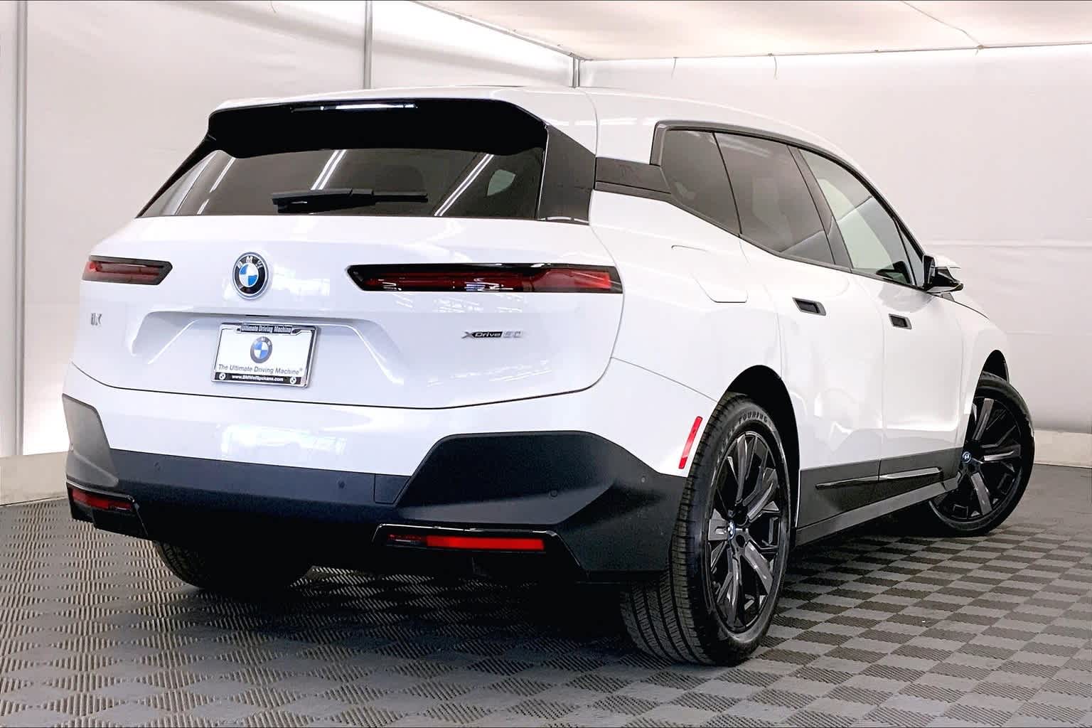 2025 BMW iX xDrive50