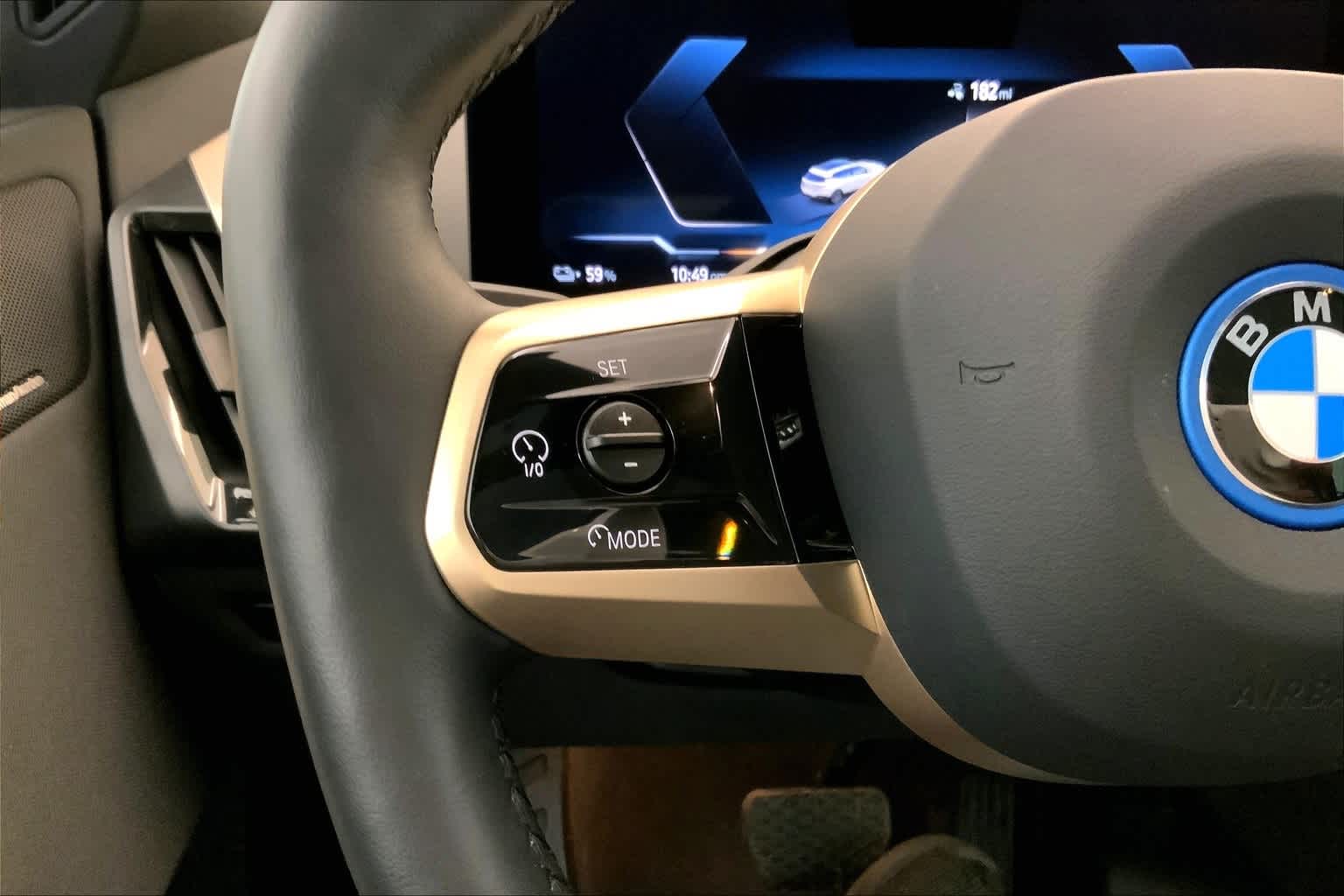 2025 BMW iX xDrive50