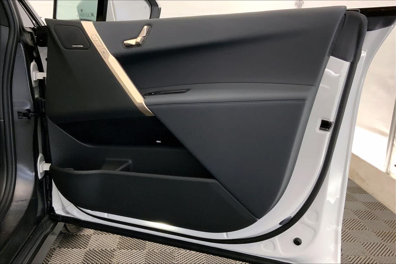 2025 BMW iX xDrive50