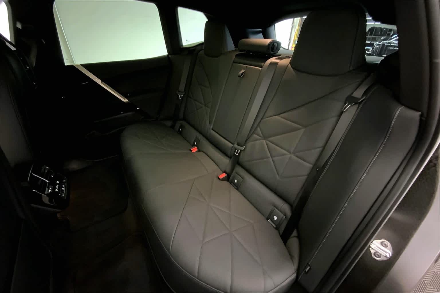 2025 BMW iX xDrive50