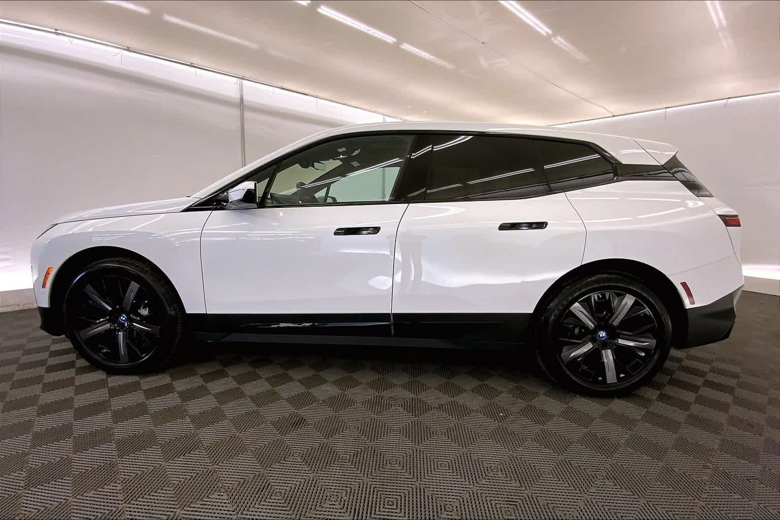 2025 BMW iX xDrive50