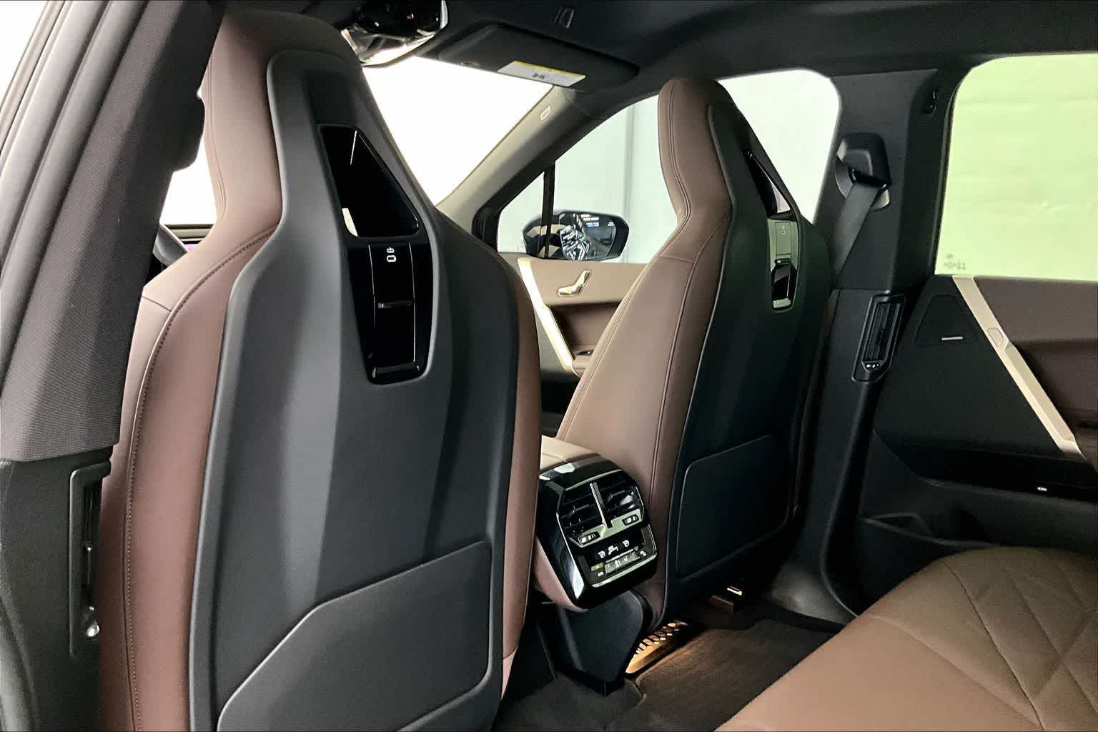 2025 BMW iX xDrive50