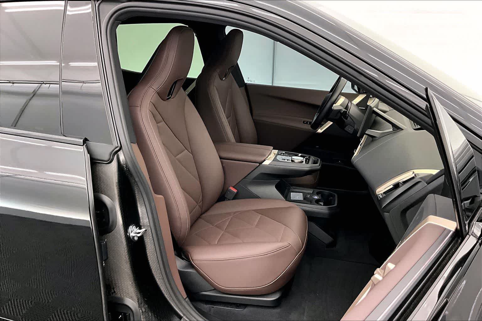 2025 BMW iX xDrive50