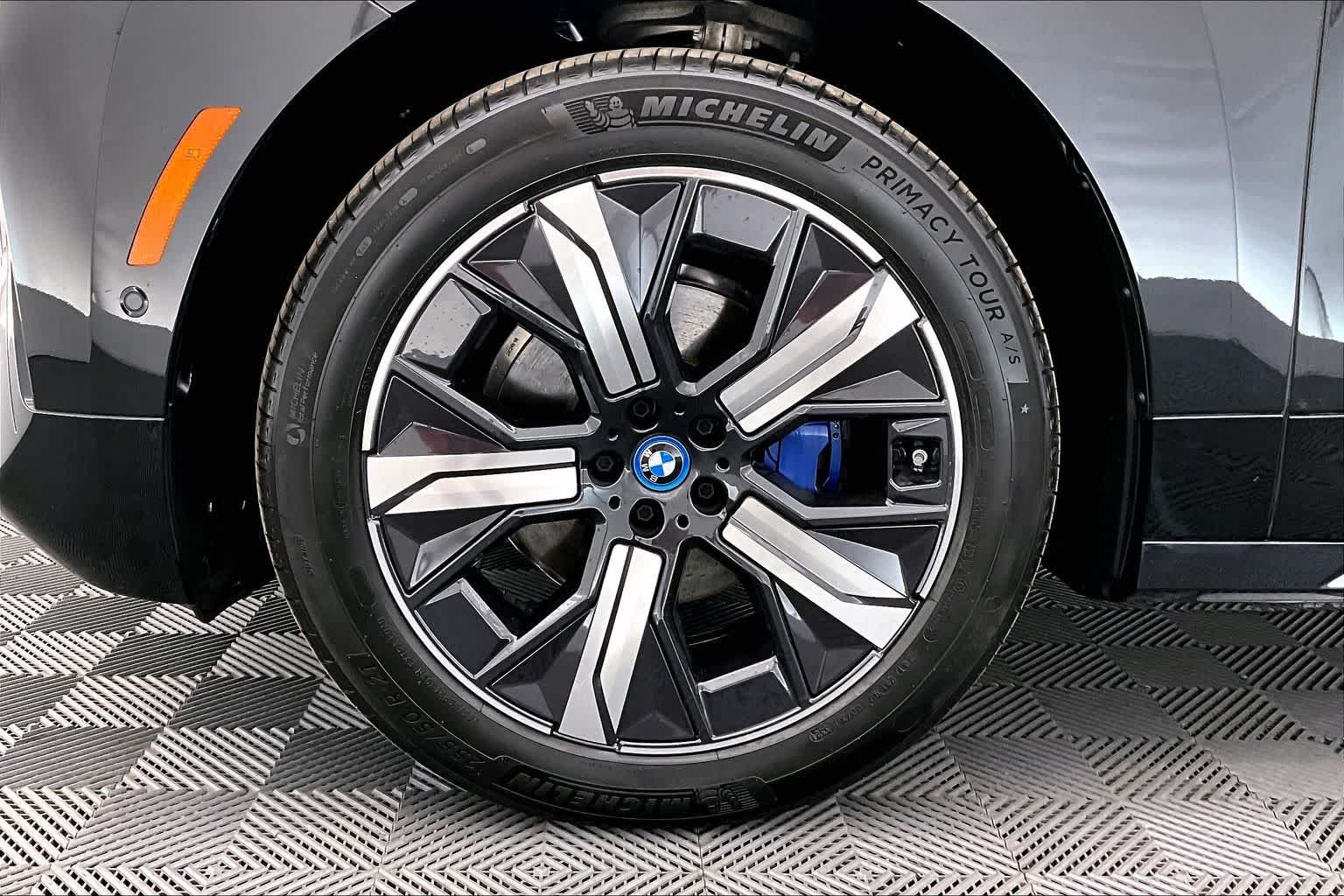 2025 BMW iX xDrive50