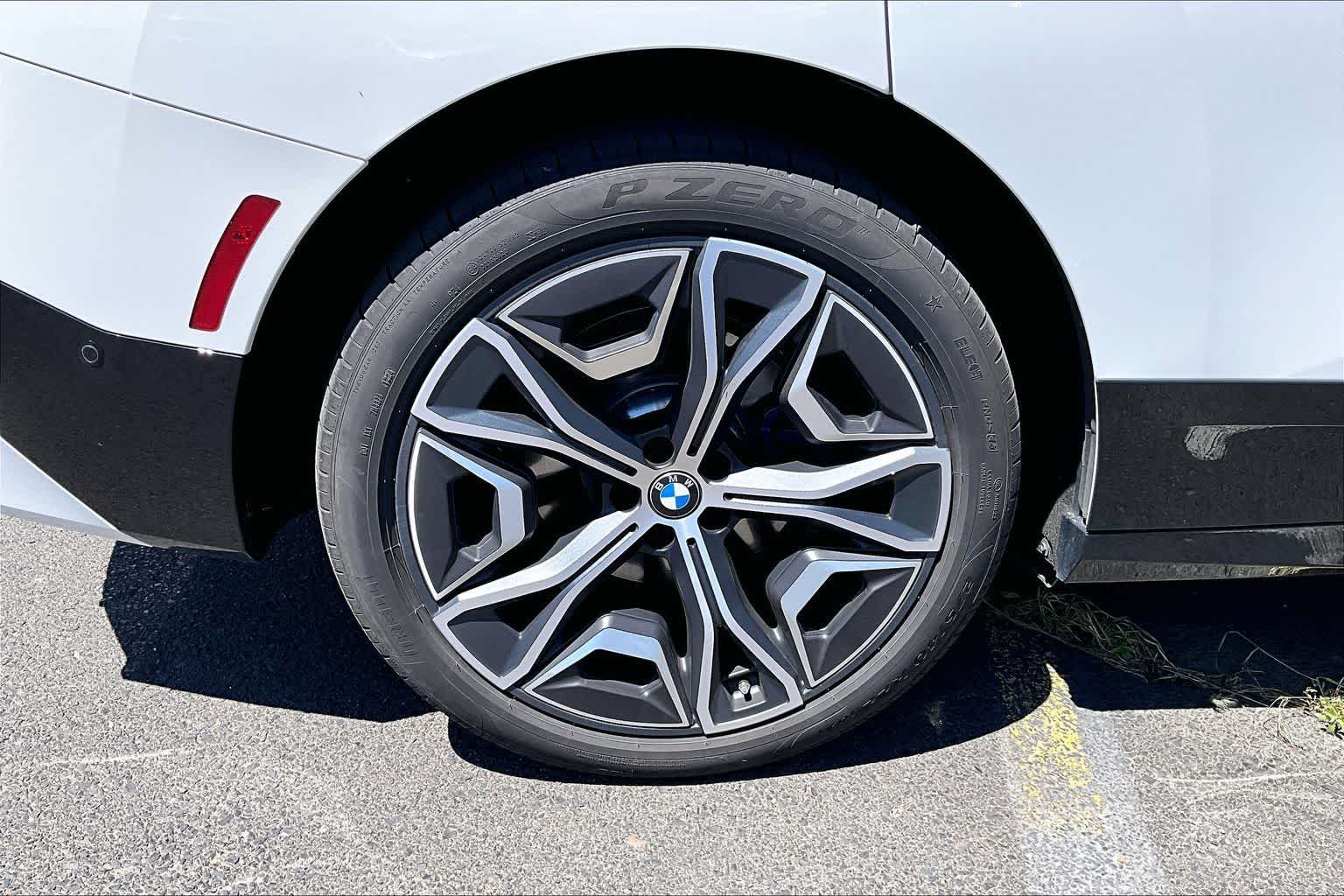 2025 BMW iX xDrive50