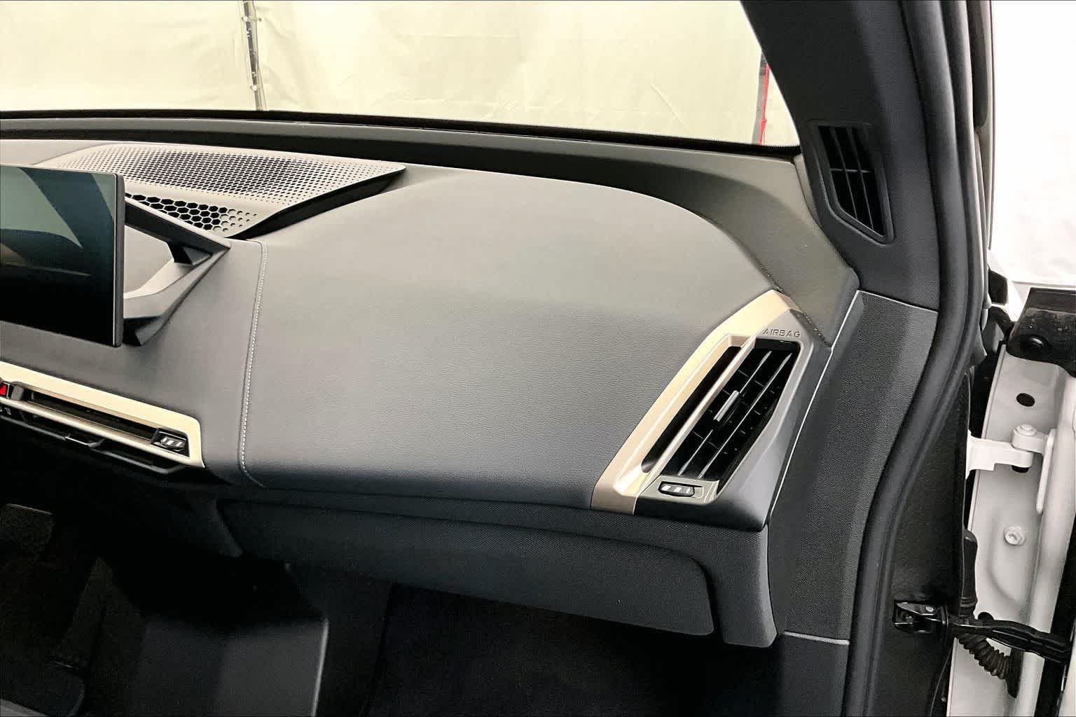 2025 BMW iX xDrive50