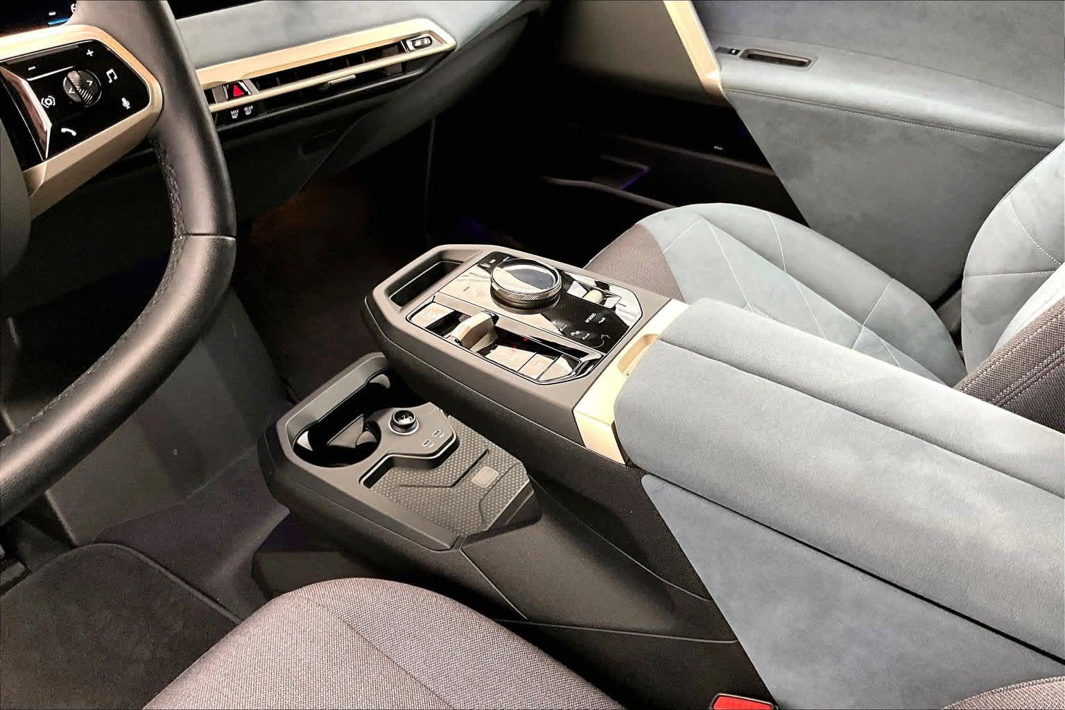 2025 BMW iX xDrive50