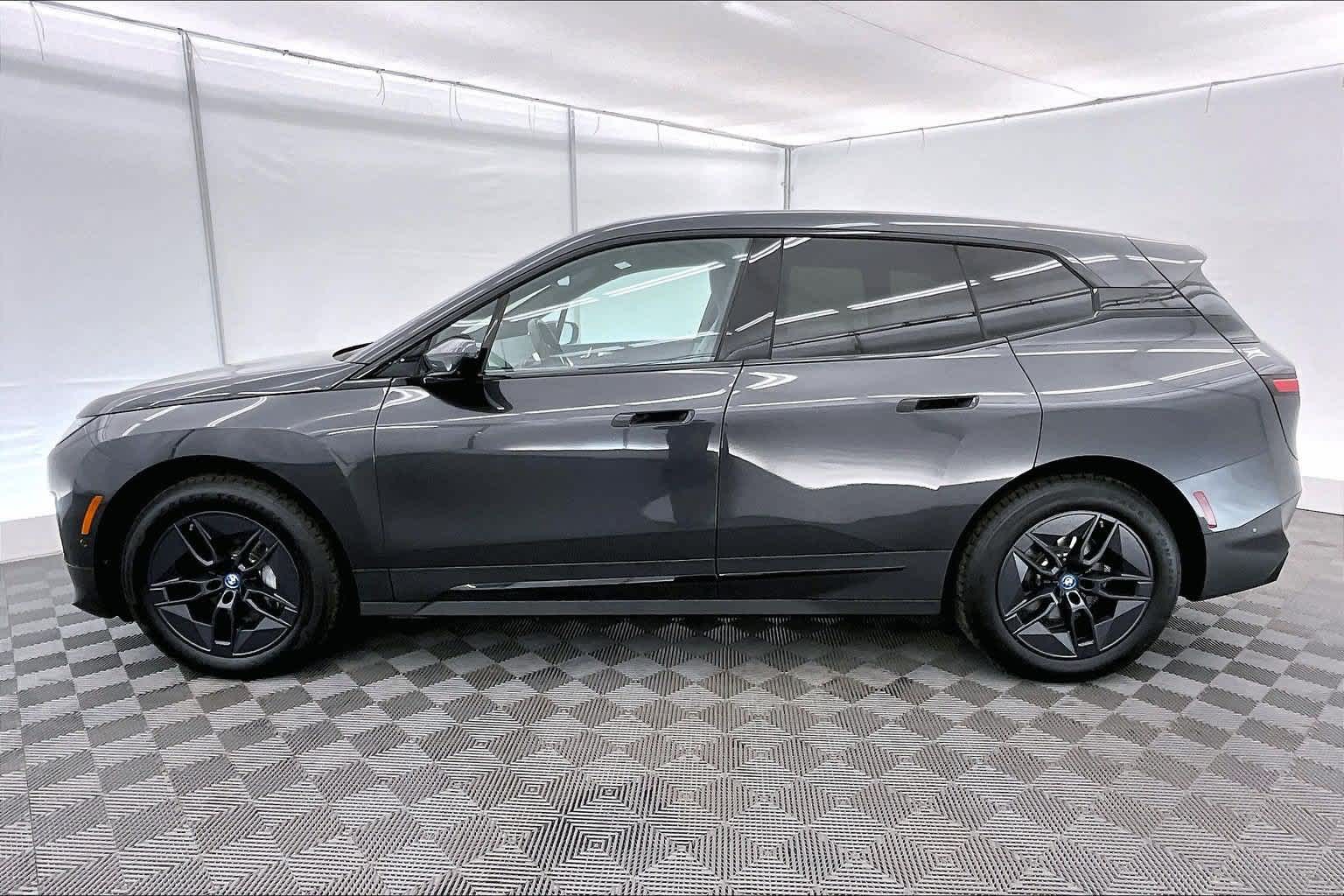 2025 BMW iX xDrive50
