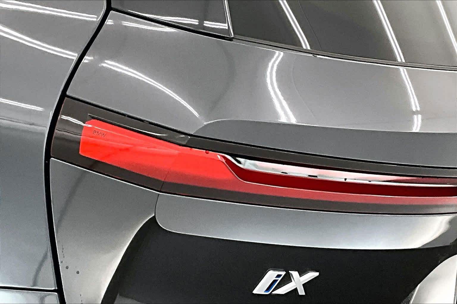 2025 BMW iX xDrive50