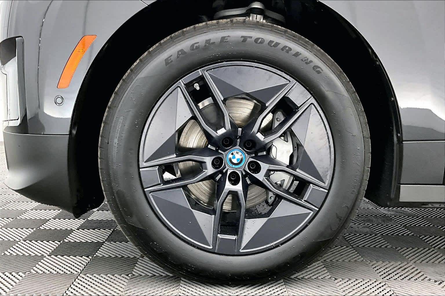2025 BMW iX xDrive50
