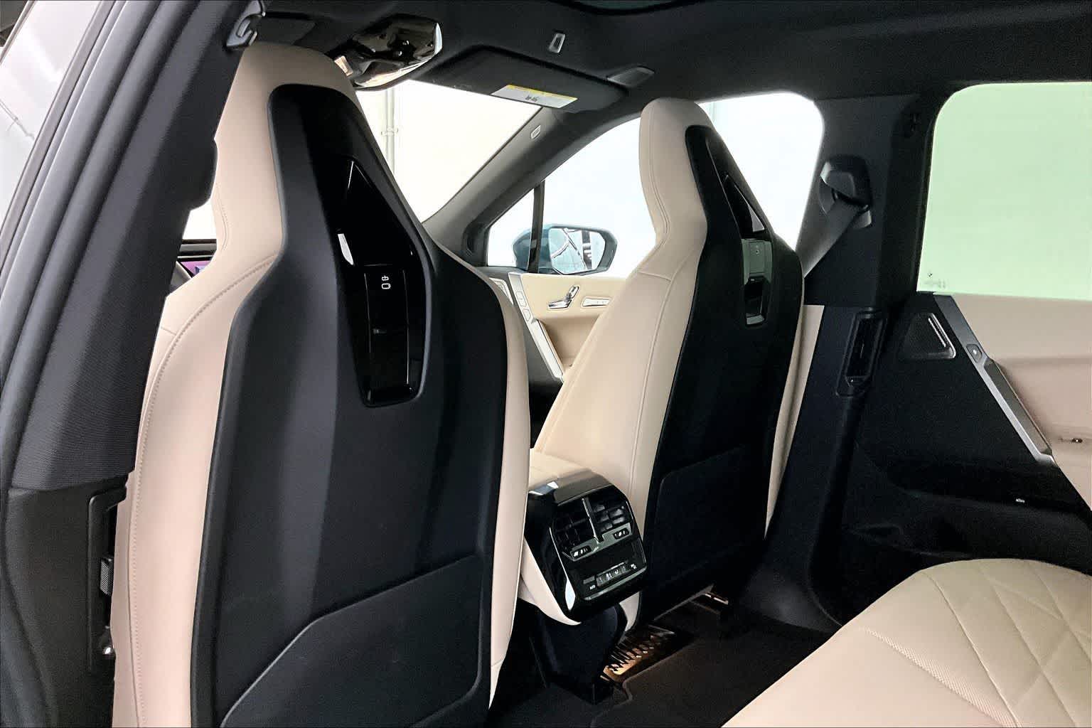 2025 BMW iX xDrive50