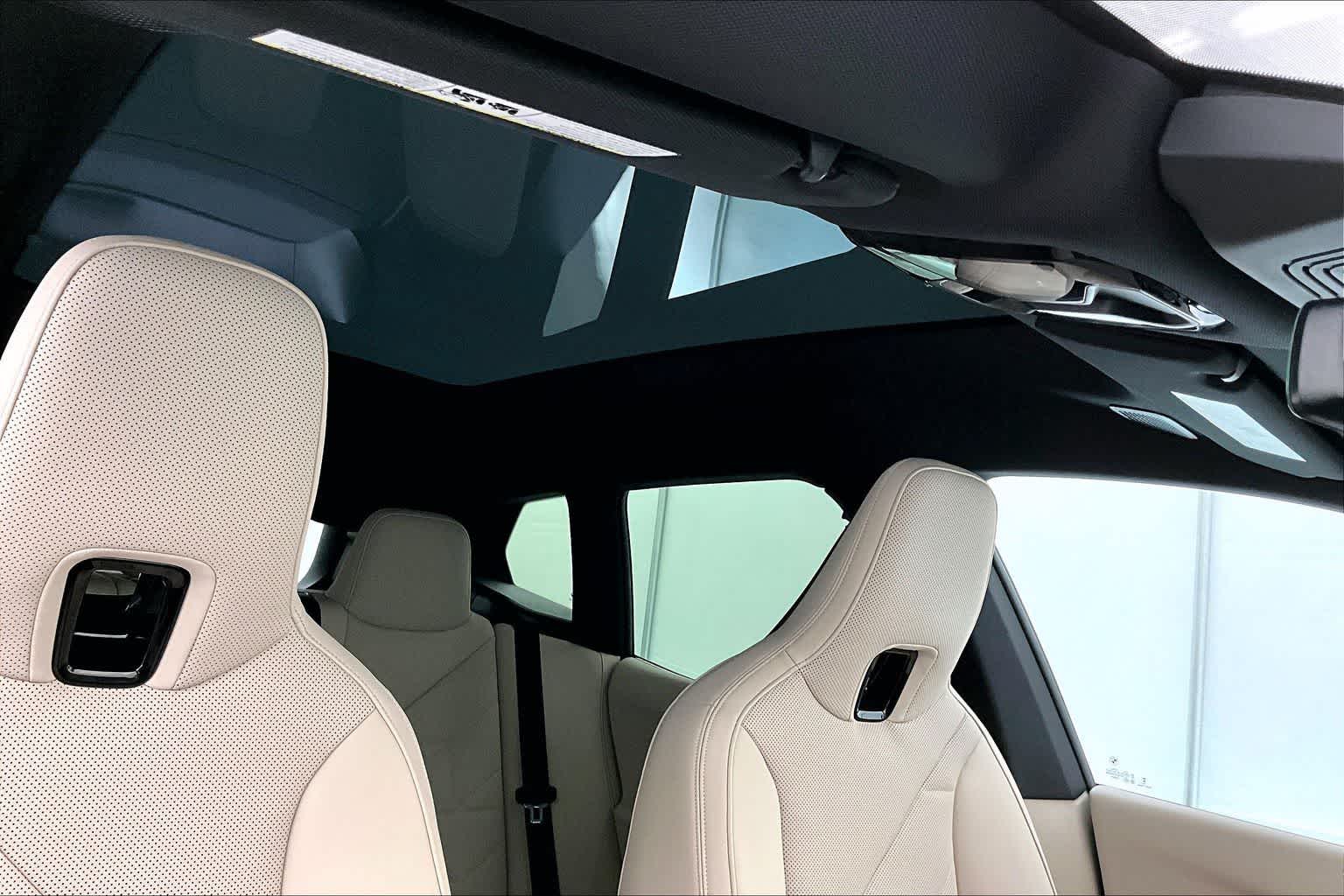 2025 BMW iX xDrive50