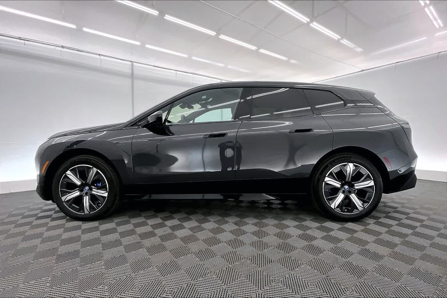2025 BMW iX xDrive50