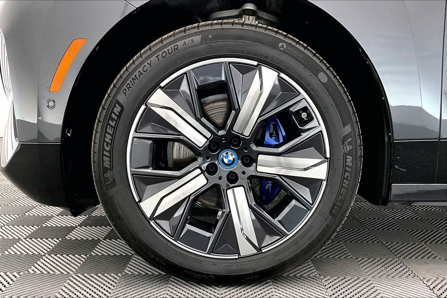2025 BMW iX xDrive50