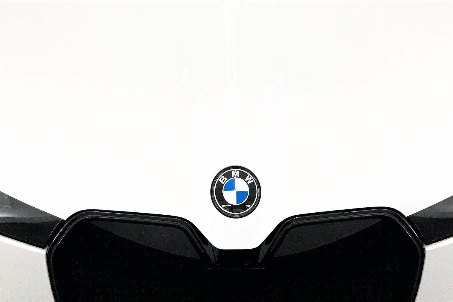 2026 BMW iX xDrive45
