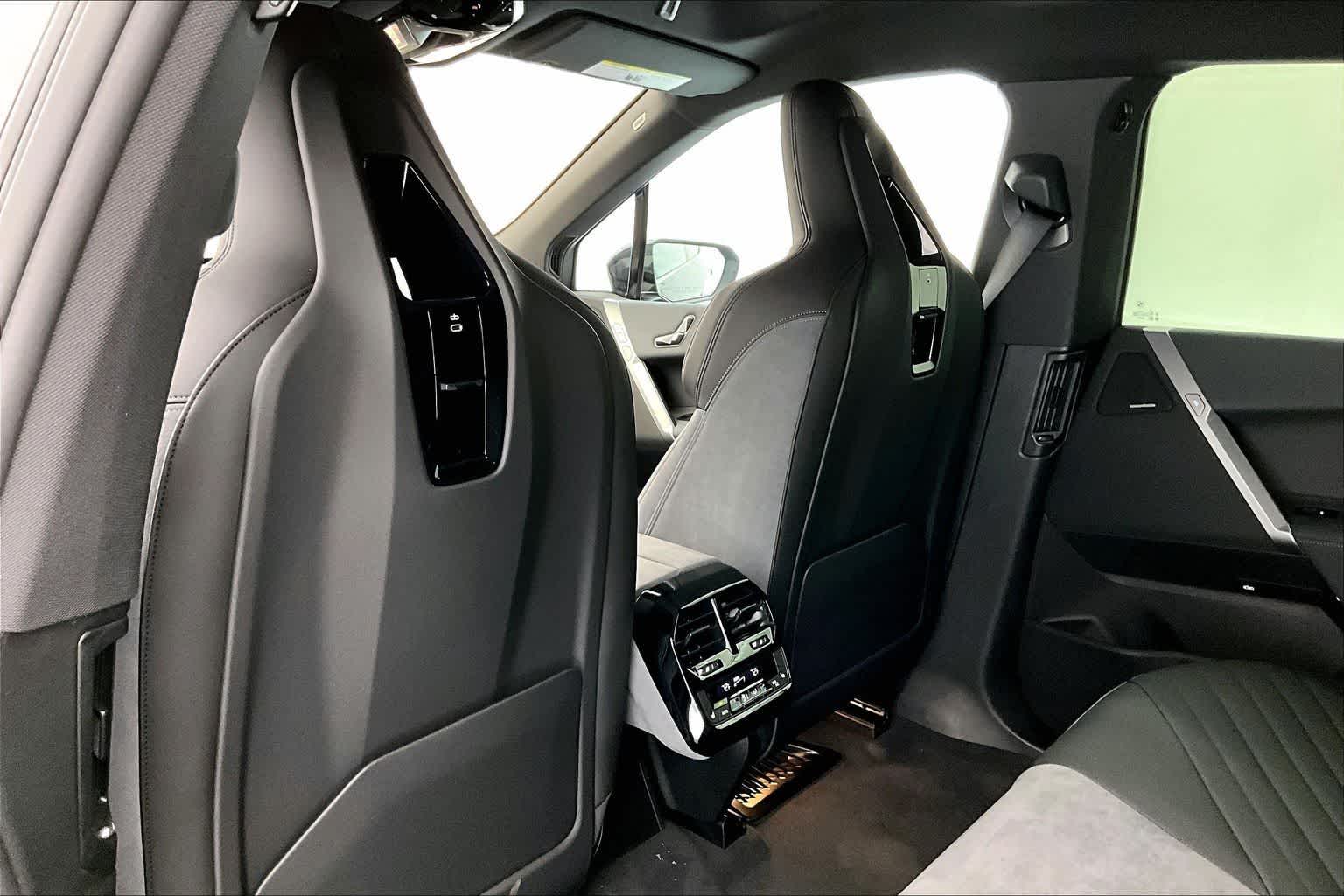 2026 BMW iX xDrive60