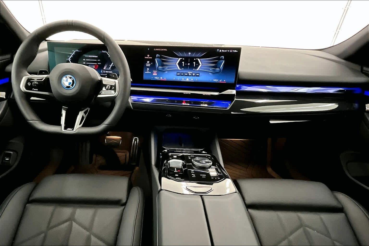 2025 BMW 5 Series 550e xDrive