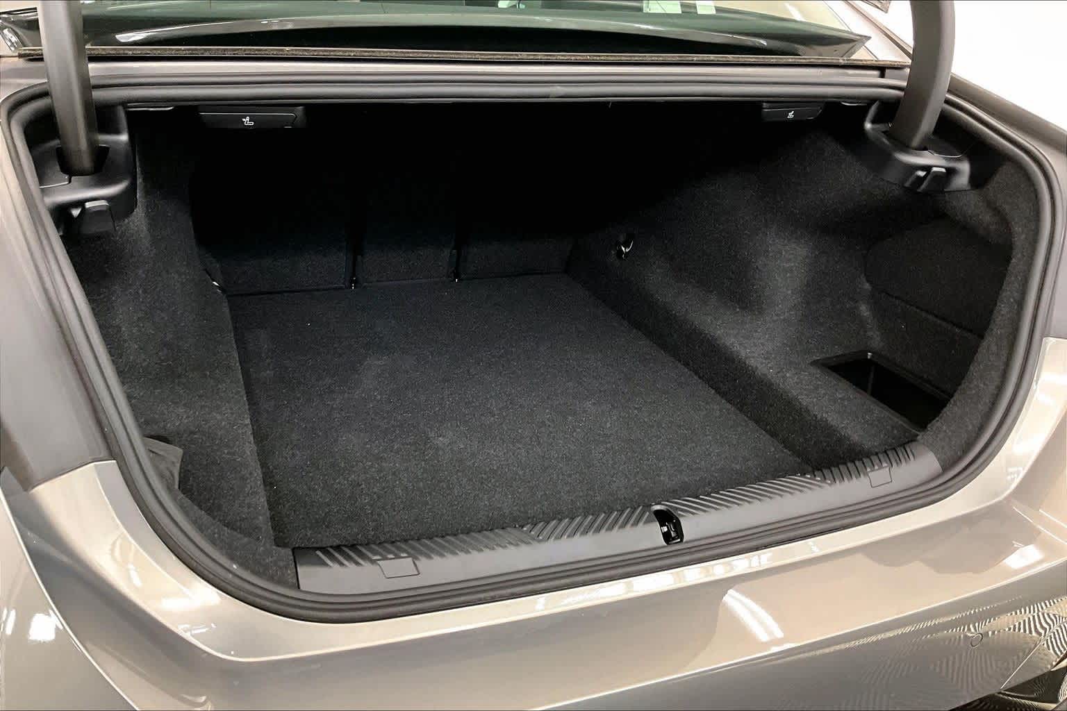 2025 BMW 5 Series 550e xDrive