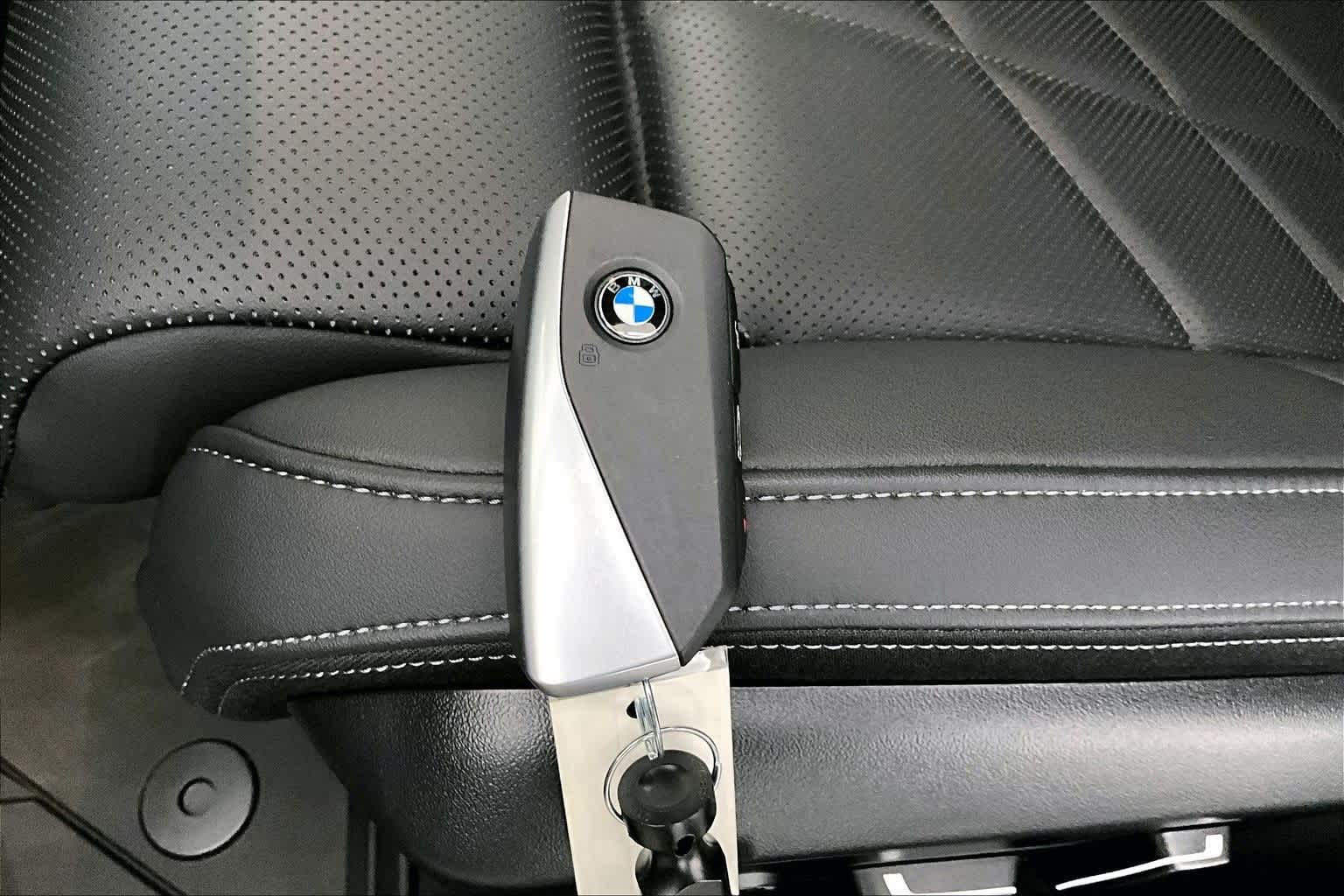 2025 BMW 5 Series 550e xDrive