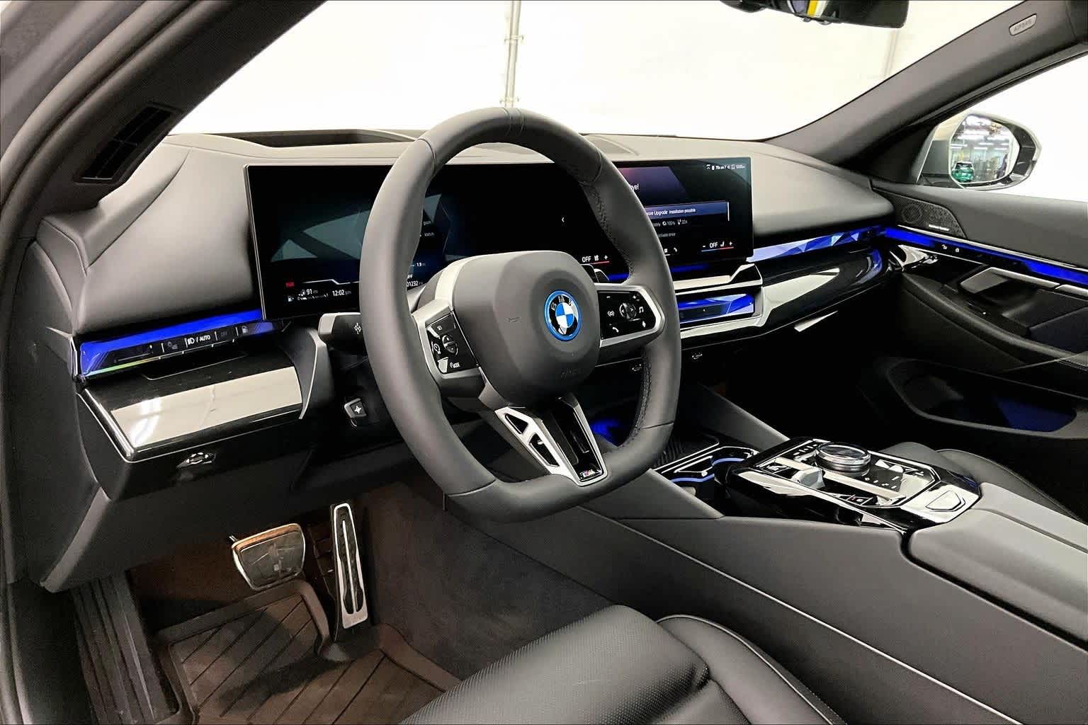 2025 BMW 5 Series 550e xDrive