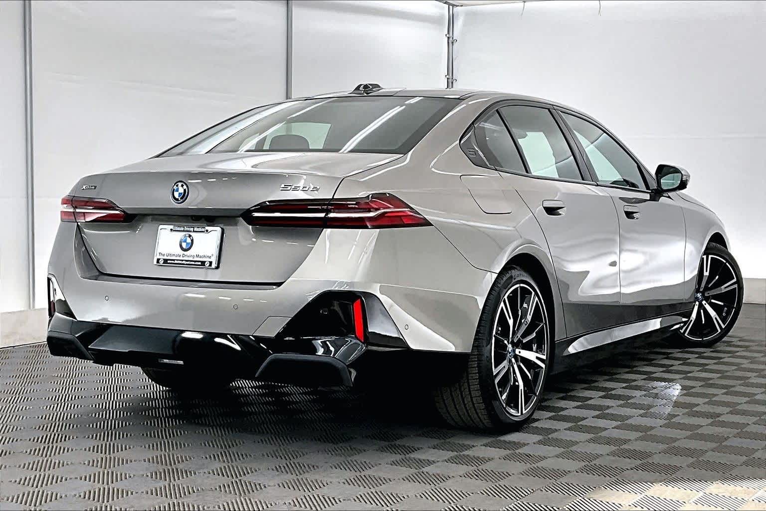 2025 BMW 5 Series 550e xDrive