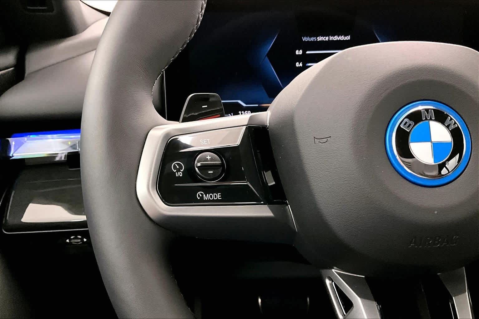 2025 BMW 5 Series 550e xDrive