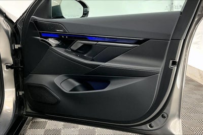 2025 BMW 5 Series 550e xDrive