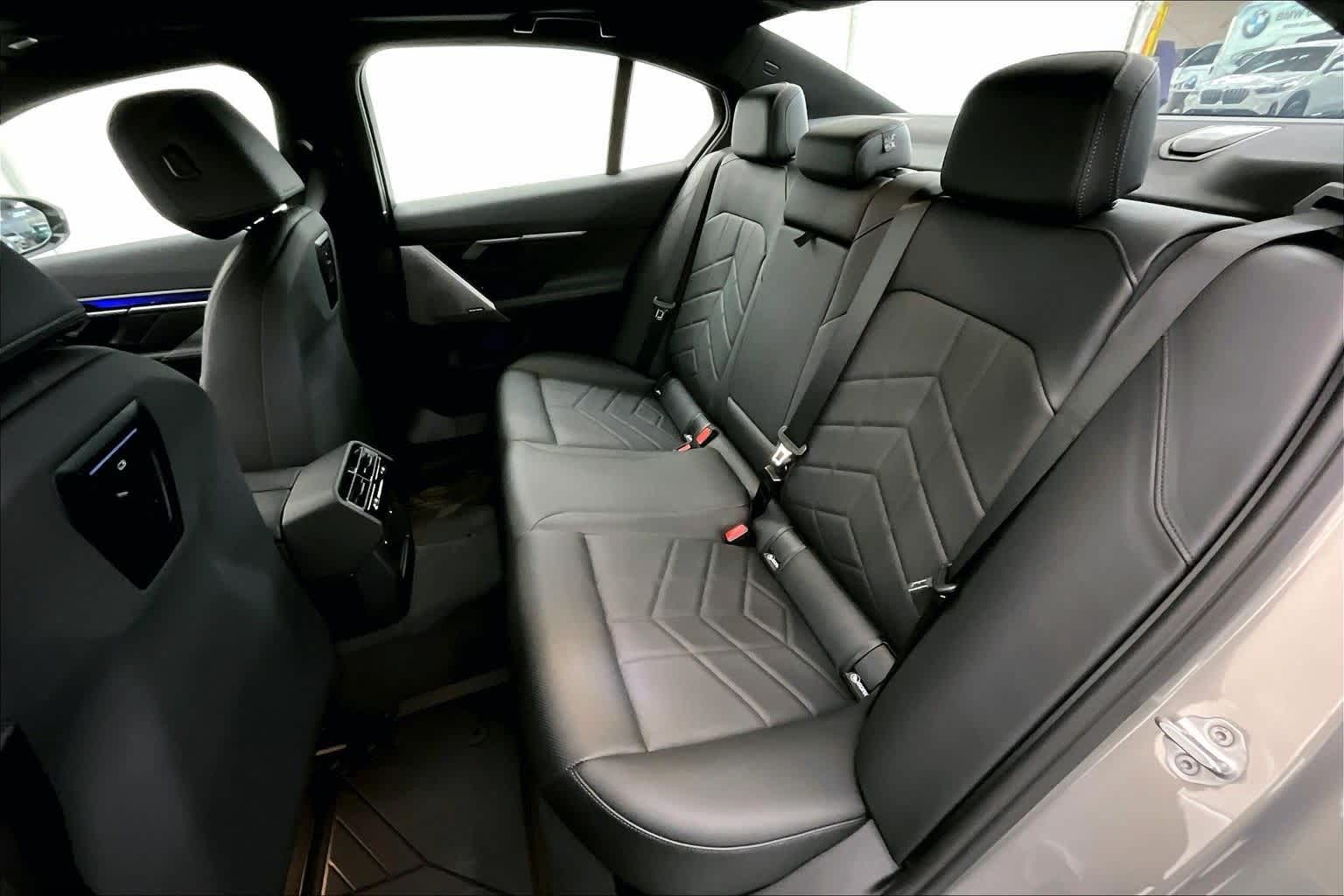 2025 BMW 5 Series 550e xDrive