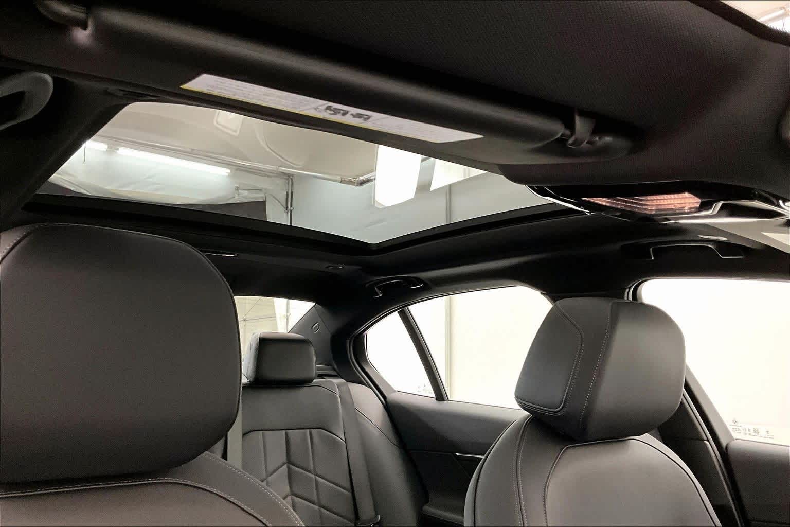 2025 BMW 5 Series 550e xDrive