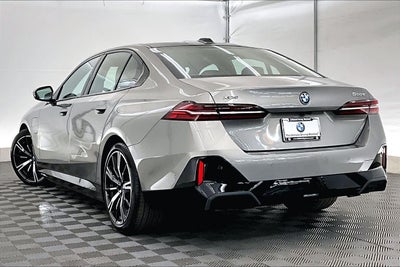 2025 BMW 5 Series 550e xDrive