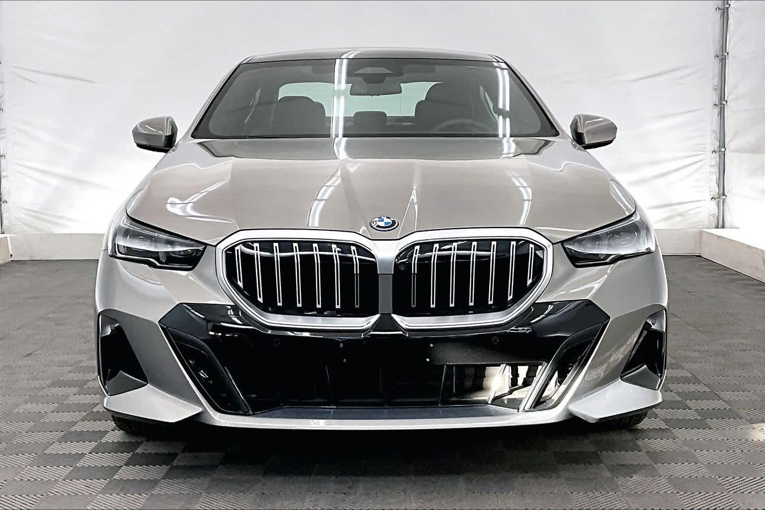 2025 BMW 5 Series 550e xDrive