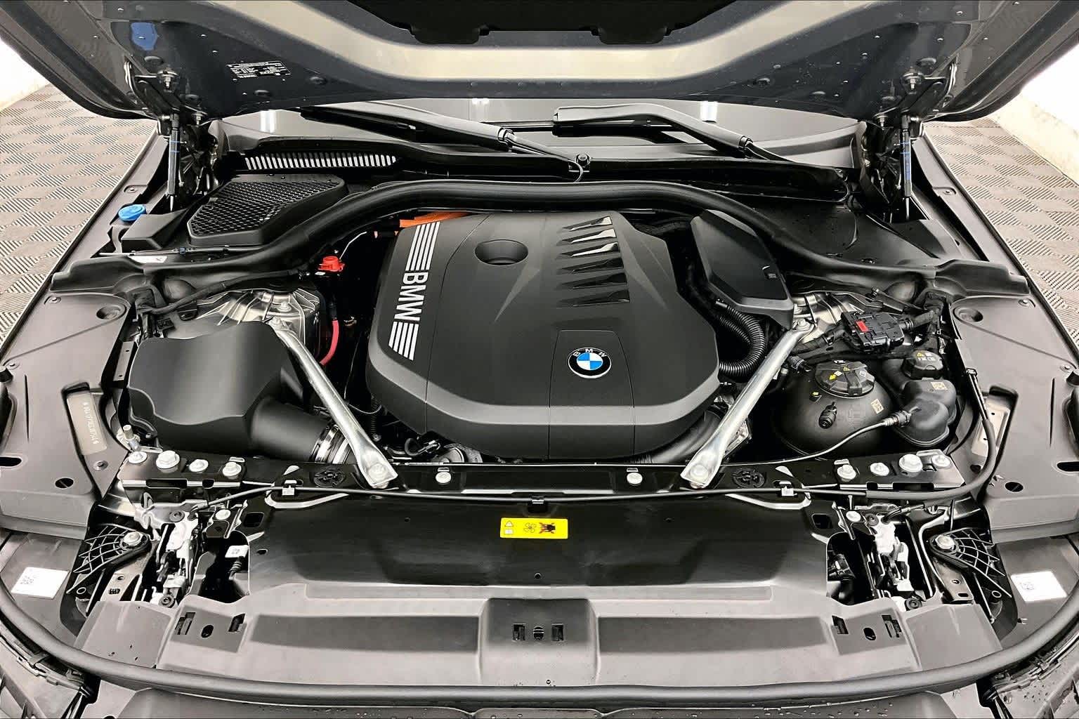 2025 BMW 5 Series 550e xDrive