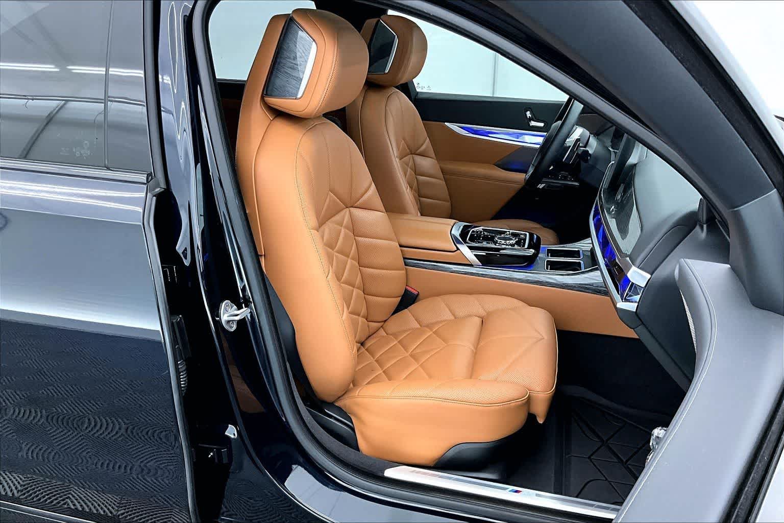 2023 BMW 740i 740i